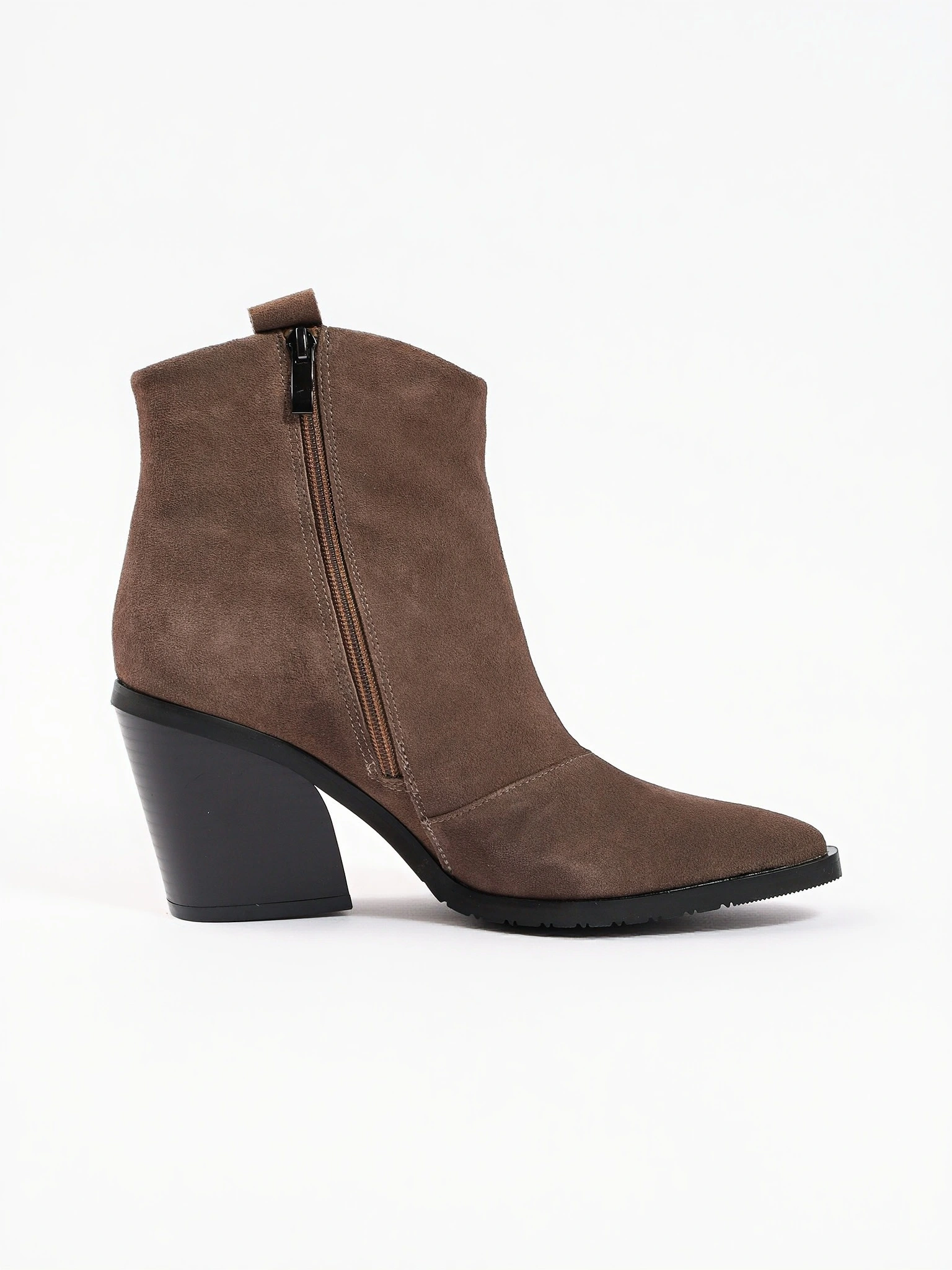 Ботильоны темно-коричневого цвета из натуральной замши